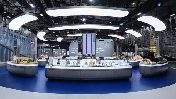 雅詩蘭黛進博會展位設(shè)計