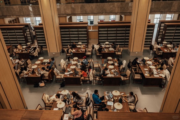 大學(xué)圖書館設(shè)計