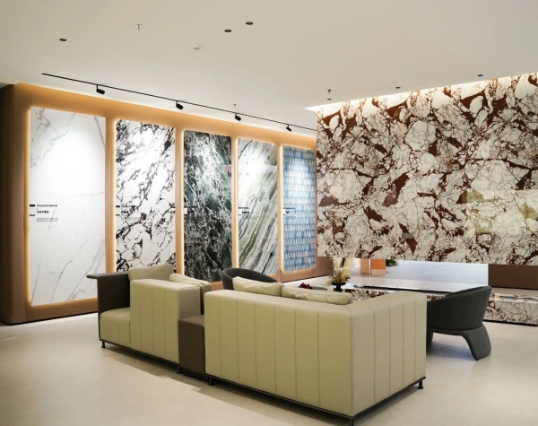 展廳煥新升級壹號瓷磚巖板總部展廳，讓高階審美以極致細節(jié)落地