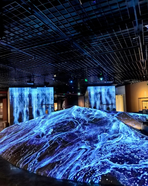 耗資9億的寧波彌勒數(shù)字博物館！年輕人在這里拜佛許愿?。。? />
</p>
<p>
	　　未來的博物館，其核心競爭力將不再是藏品的數(shù)量與年代，而是它能否成為一個提供文化認(rèn)同、情緒慰藉與社交價值的超級文化體驗中心。
</p>
<p style=